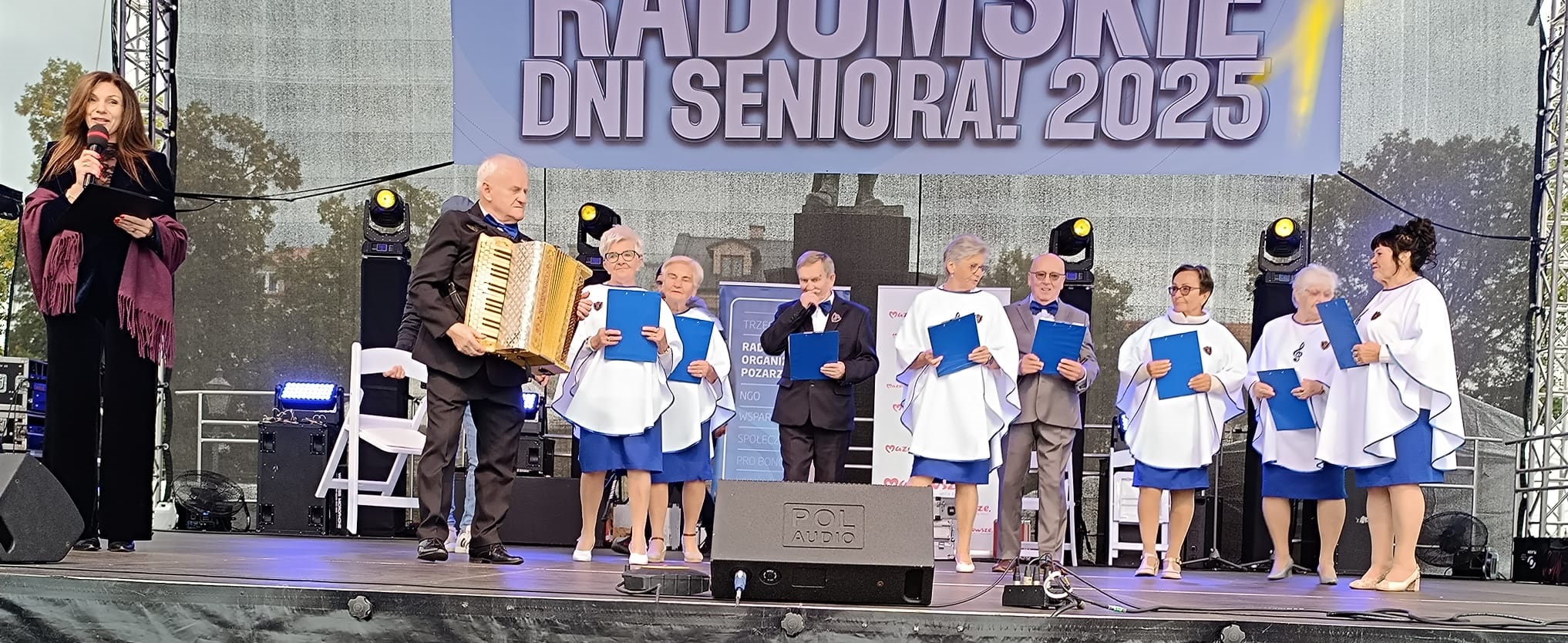 występ senior&oacute;w